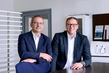 Carl Mrusek, Chief Sales Officer und Johannes Kauschinger, Sales Manager für Composites und Industrietextilie